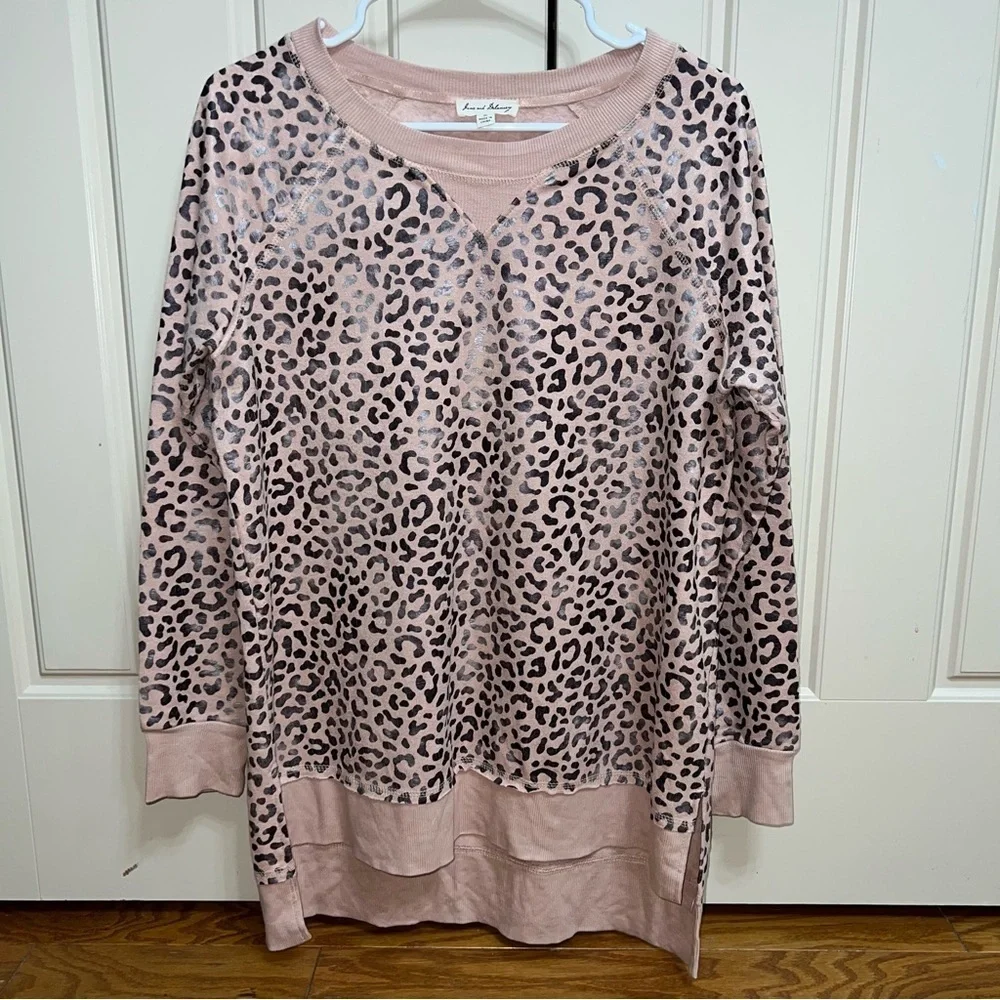 Jane and Delancey Blush Pink Cheetah Print Soft Sweatshirt Size Small - Picture 1 of 10